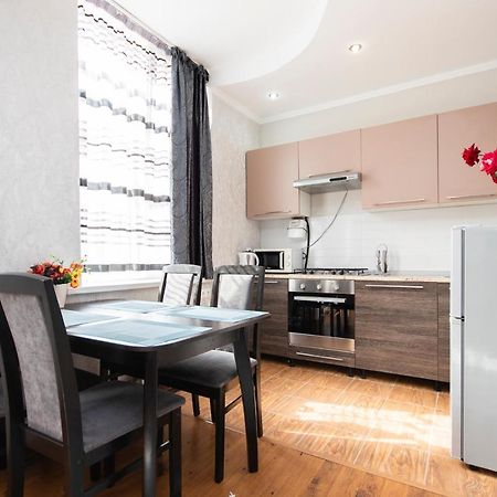 Comfortable Apartment In The Golden Square. Алматы Экстерьер фото