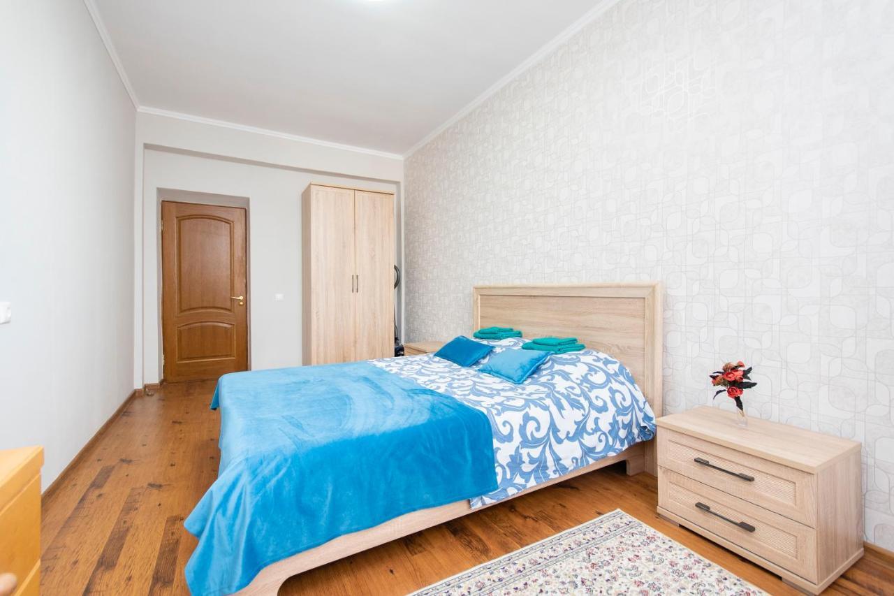 Comfortable Apartment In The Golden Square. Алматы Экстерьер фото